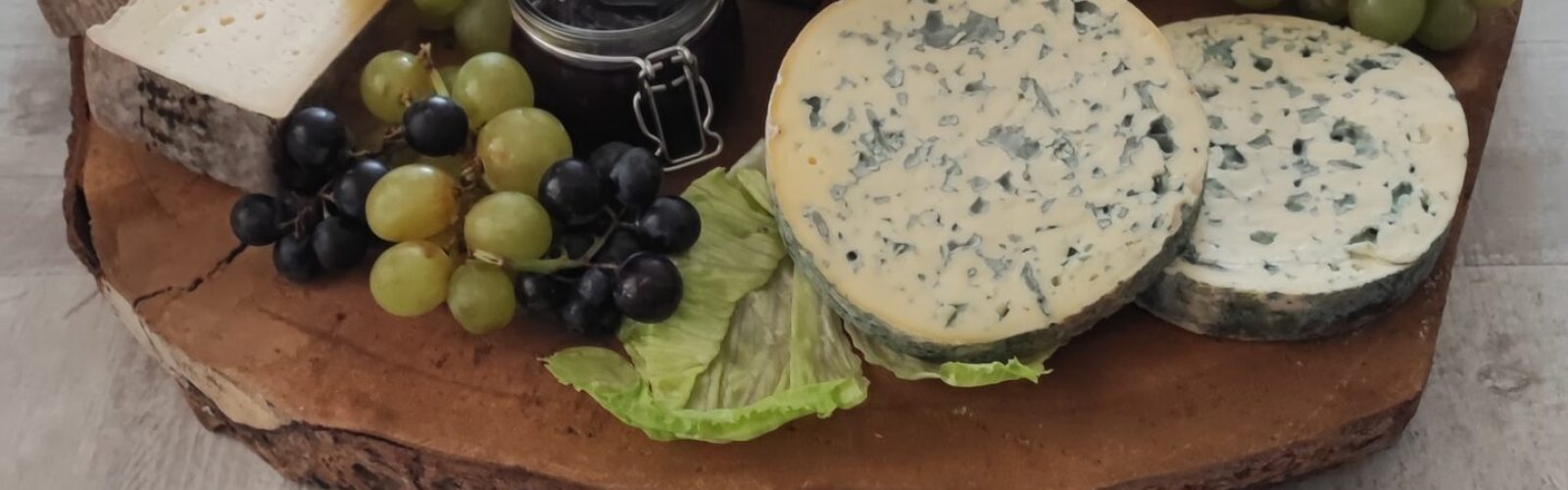 plateau-de-fromage-regionaux-et-fruits-secs